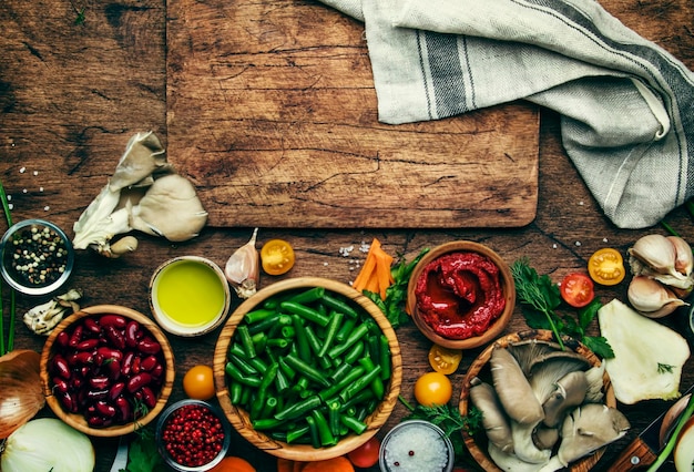 Zestaw przypraw i świeże składniki